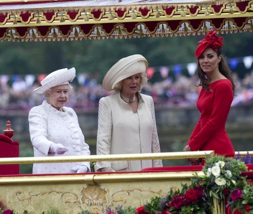 Kate Middleton sceglie Alexander McQueen per la parata in onore della Regina