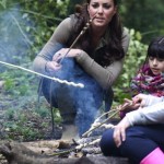 Kate Middleton look informale stivali gomma jeans