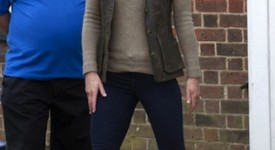 Kate Middleton look informale stivali gomma jeans