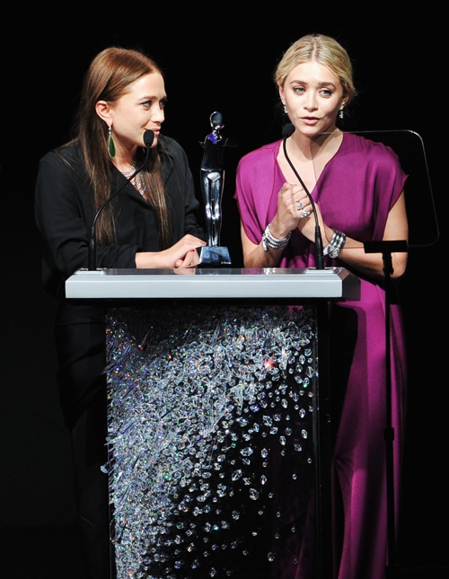 Mary-Kate e Ashley Olsen premiate per The Row ai CFDA Fashion Awards
