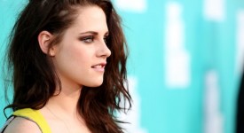 Kristen Stewart volto Balenciaga profumo Florabotanica