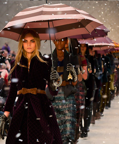 Burberry inaugura un flagship store dedicato agli accessori a Roma