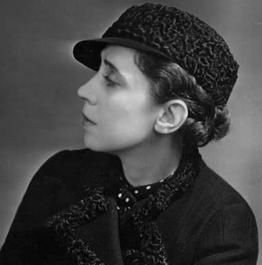 Elsa Schiaparelli: c’è la maison e l’atelier, ma manca ancora lo stilista