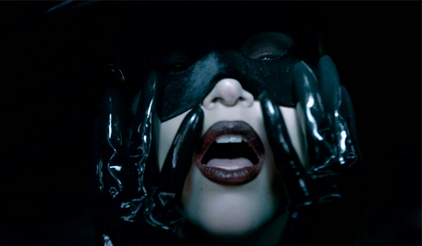 Lady Gaga FAME: i look nello spot del profumo deludono i fan
