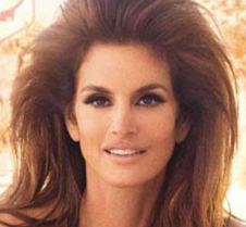 Cindy Crawford su Tatler con abito d'oro di Roberto Cavalli