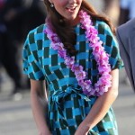 Kate Middleton visita Tuvalu flower print