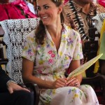 Kate Middleton visita Tuvalu flower print