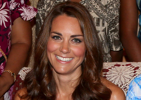 Kate Middleton fa scandalo con e senza abiti: dopo il topless arriva il disaster dress