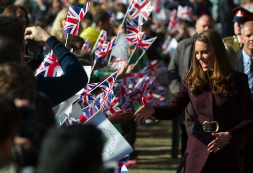 Basta un accessorio: Kate Middleton cambia look con i dettagli