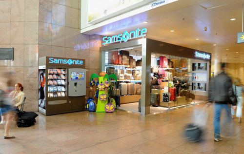 Samsonite inventa il nuovo modo di acquistare valigie: la macchina automatica funziona 24 ore su 24 