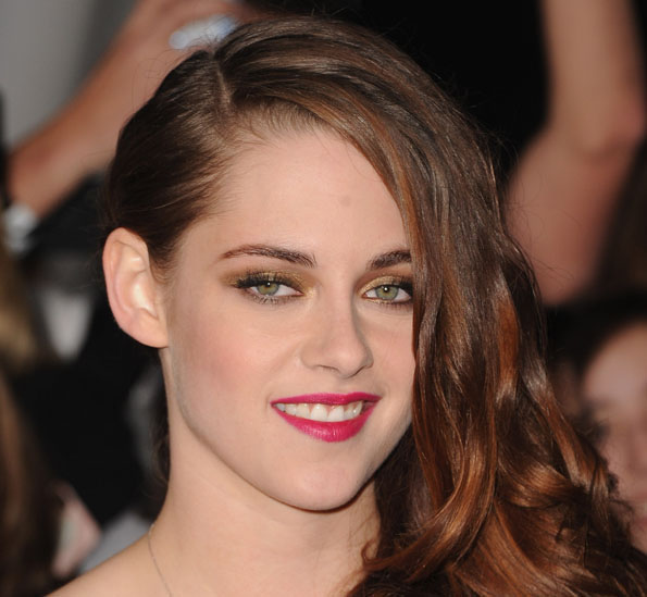 Twilight Breaking Dawn 2: alla premiere di Los Angeles Kristen Stewart dà scandalo con il suo look