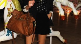 Alexa Chung look