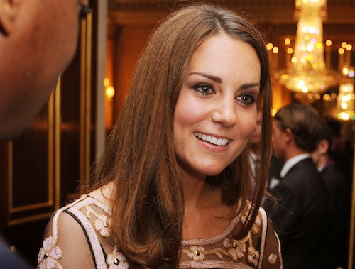 Kate Middleton pizzo e fiori