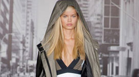 Costumi moda 2013: DKNY punta sul glam easy chic dei costumi interi