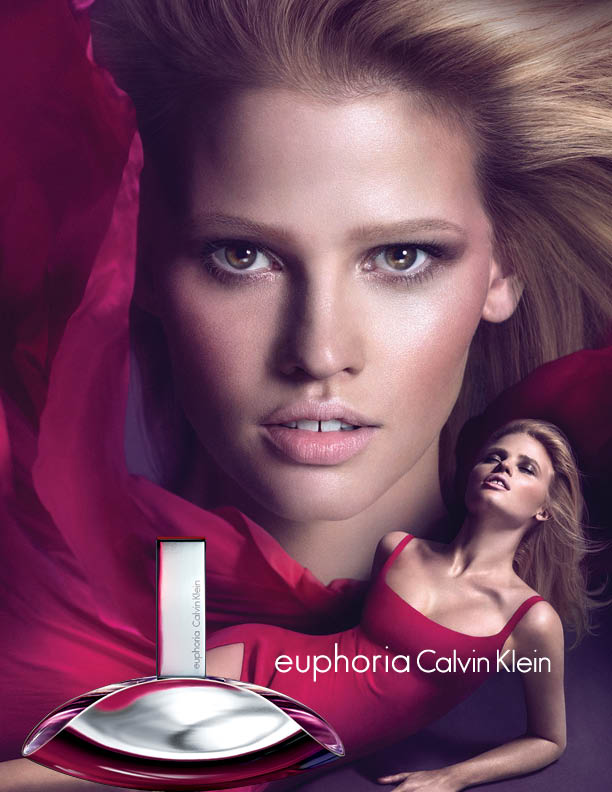 Lara Stone è il nuovo volto di Euphoria di Calvin Klein