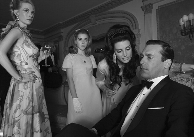 Donne eleganti in hotsell bianco e nero