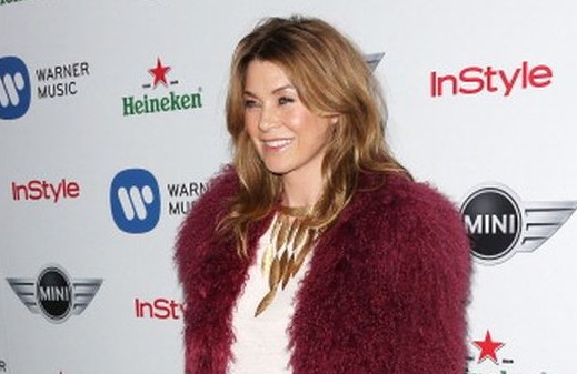 Ellen Pompeo, street style sul red carpet dei Grammy 2013