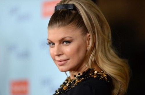 Fergie, disastro sul red carpet, abito Gucci e clutch McQueen