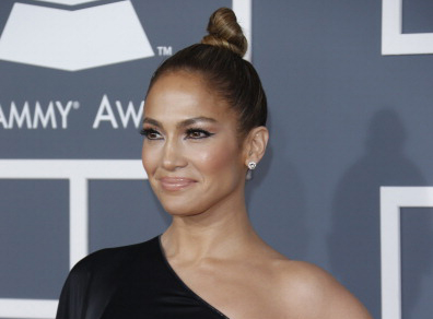 Jennifer Lopez lancia una linea di moda contro il cancro al seno