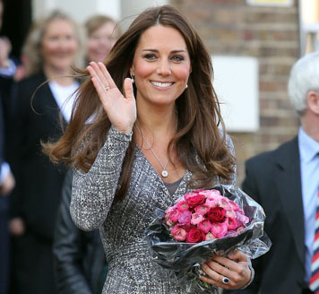 Kate Middleton ricicla un wrap dress di Max Mara