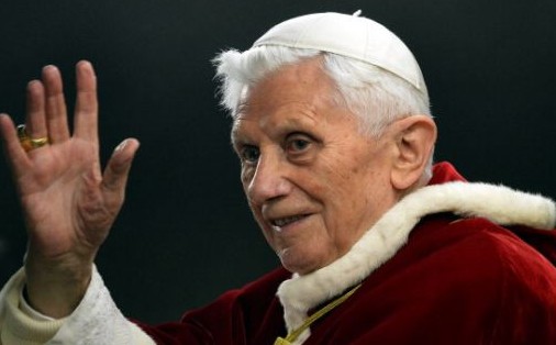 Costumi di carnevale 2013, vestiti da Papa Ratzinger dimissionario