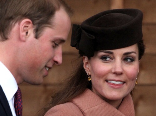 Kate Middleton e Pippa sfoggiano cappottini bon ton al Cheltenham Festival