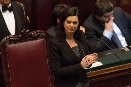 Laura Boldrini look femminile e curato per il nuovo Presidente della Camera