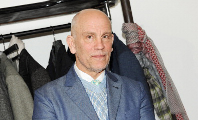 John Malkovich su Yoox lancia una capsule collection di moda uomo p/e 2013 