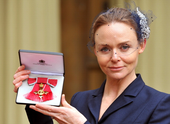 Stella McCartney premiata dalla Regina Elisabetta con l'Ordine dell'Impero Britannico