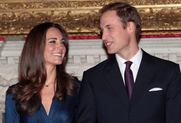 Issa, il brand del famoso vestito blu di Kate Middleton, crea una capsule collection per Banana Republic