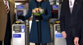 Kate Middleton cappottino blue teal