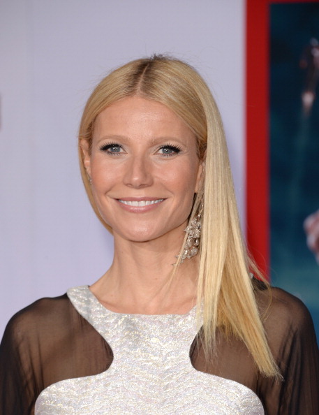 Gwyneth Paltrow sceglie un abito sexy per la premiere di Iron Man 3 e il web si scatena contro di lei