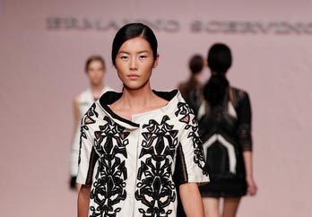 Moda Mare 2013: Ermanno Scervino sceglie la seduzione del bianco e nero 