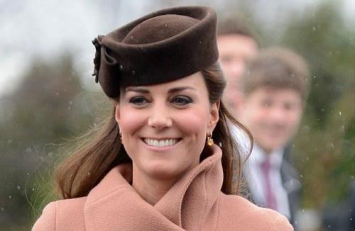 Kate Middleton nasconde con look strategici la pancia del sesto mese di gravidanza 