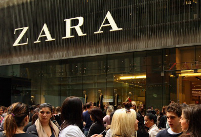 Zara in Argentina tratta i lavoratori come schiavi con turni di 16 ore senza sosta