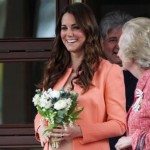 Kate Middleton vestito cipria spolverino pesca incinta