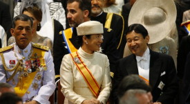 Naruhito-in frac nero con la moglie Masako-dal-Giappone