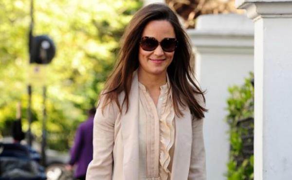 Pippa Middleton sfoggia un look casual chic perfetto per la città