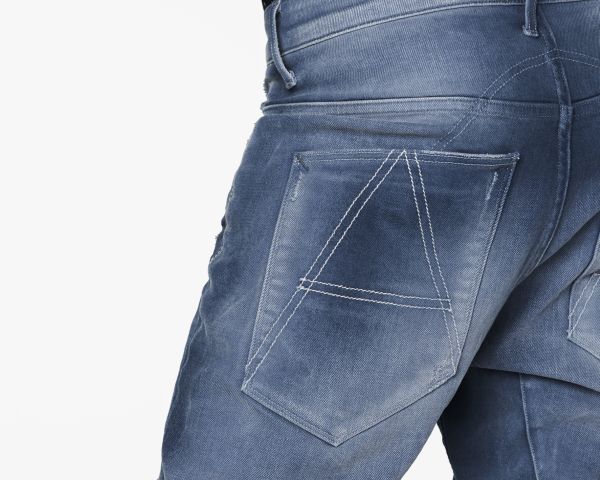 G-Star Raw presenta i nuovi modelli denim donna 3D