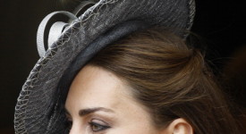 Kate Middleton un cappellino di Philip Treacy