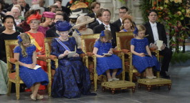 la-regina-Beatrice-d'Olanda-con-le-tre-nipotine