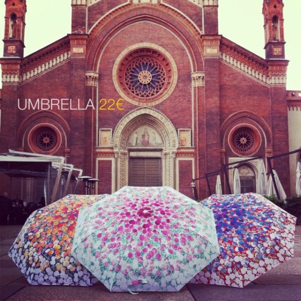 Ombrelli fashion per la pioggia primaverile: Marc Jacobs, Braccialini e Moschino
