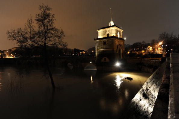 A view of the very high river Tiber near