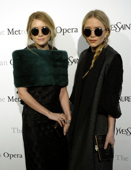 Ashley (L)  and Mary-Kate Olsen arrive a