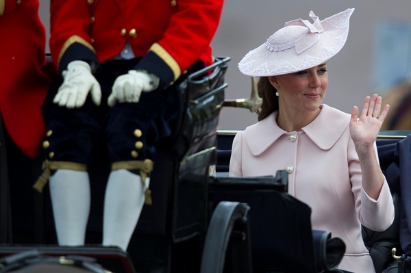 Kate Middleton indossa Alexander McQueen per il compleanno della Regina