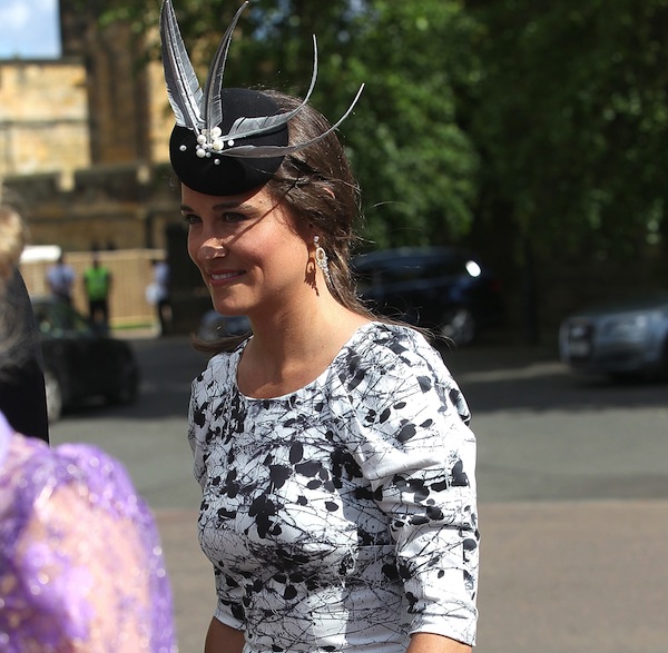 Pippa Middleton indossa un vestito peplum a fiori per il matrimonio di Melissa Percy