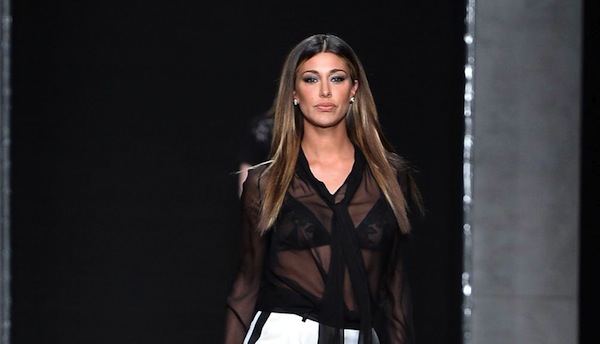 Belen Rodriguez sfila a sorpresa sulla passerella di John Richmond