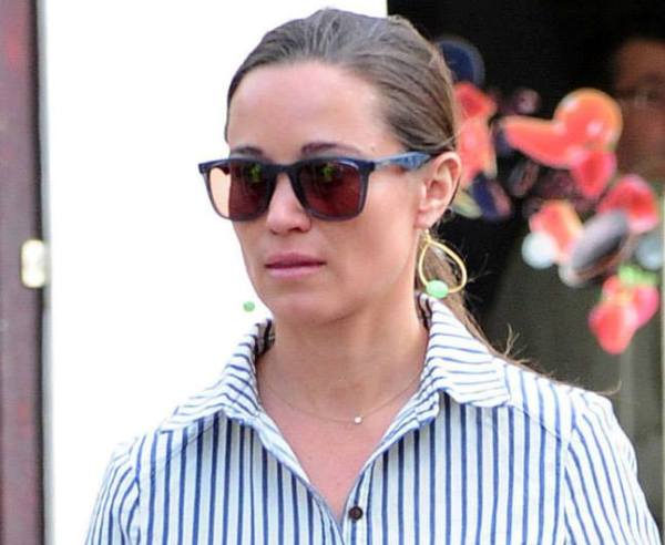 Pippa Middleton indossa un look urban con dettagli fluo