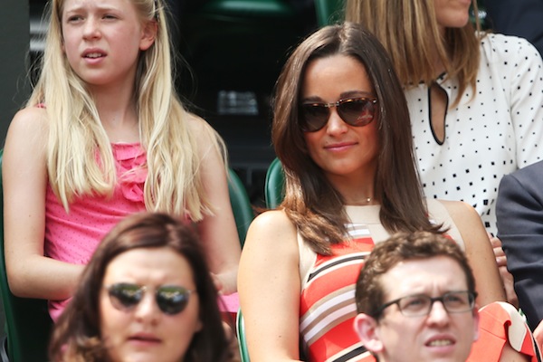 Pippa Middleton, look rosso a righe per il torneo di Wimbledon