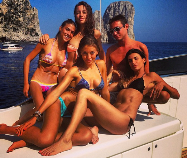 La showgirl Alessia Tedeschi vittima di un brutto incidente in barca